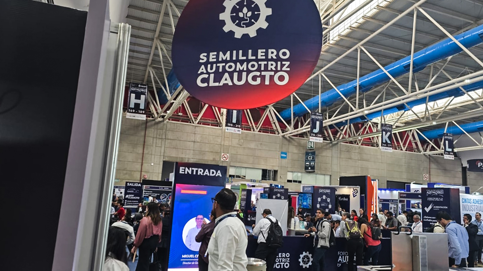 Foro automotriz Versaflex presente