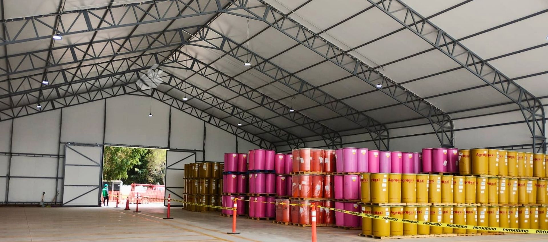 Interior de almacén industrial Nestlé - Versaflex